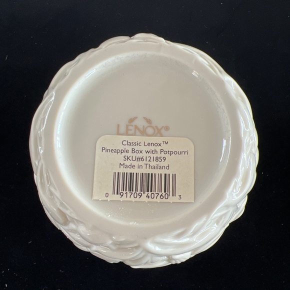 Lenox Vintage Pinapple with Potpourri - Picture 6 of 15